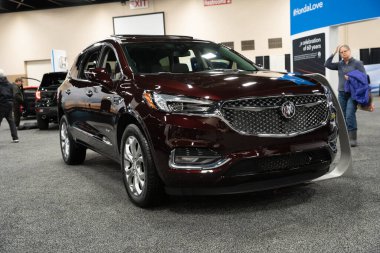 Toledo, Ohio, ABD - 02.07.2020: Büyük Toledo Otomobil Fuarı 2020, The Blade tarafından sunuldu, en yeni araç modelleri ve otomotiv teknolojisinde son gelişmeler.