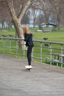 Harrison Township, Michigan, ABD - 01 Mayıs 2020: Covid-19 Corona Virüsü sırasında Michigan Metro Parkı etkinliği.