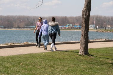 Harrison Township, Michigan, ABD - 08 Nisan 2020: Covid-19 Corona Virüsü sırasında Michigan Metro Parkı etkinliği.