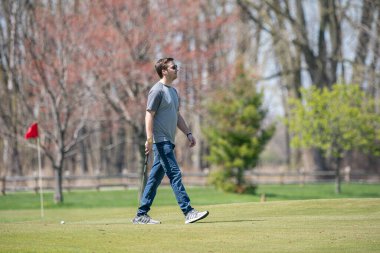 Harrison Township, Michigan, ABD - 06 Mayıs 2020: Covid-19 Corona Virüsü sırasında Michigan Metro Parkı etkinliği.