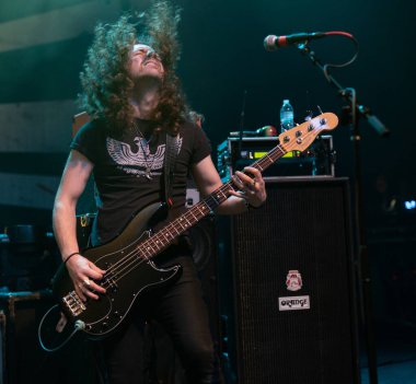 Detroit, Michigan, ABD - 10.20.2018: Clutch özel konuk Sevendust ve açılış grubu Tyler Bryant ve the Shakedown ile Detroit Fillmore 'da canlı performans sergiliyor.