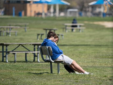 Harrison Township, Michigan, ABD - 10 Mayıs 2020: Covid-19 sırasında Michigan Metro Parkı etkinliği, Corona Virüsü.