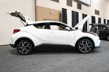 Toledo, Ohio, ABD - 02.07.2020: Büyük Toledo Otomobil Fuarı 2020, The Blade tarafından sunuldu, en yeni araç modelleri ve otomotiv teknolojisinde son gelişmeler.