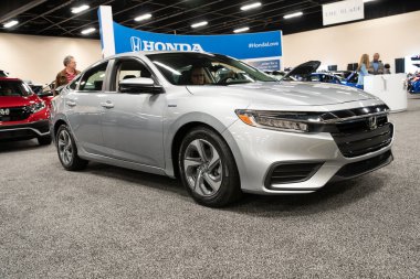 Toledo, Ohio, ABD - 02.07.2020: Büyük Toledo Otomobil Fuarı 2020, The Blade tarafından sunuldu, en yeni araç modelleri ve otomotiv teknolojisinde son gelişmeler.