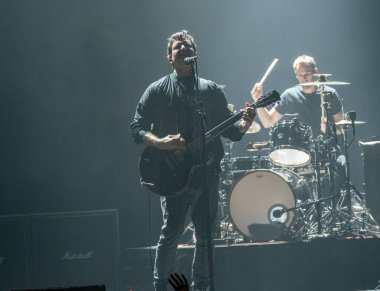 Detroit, Michigan, ABD - 11.04.2018: Third Eye Blind Sound Board Theater 'da canlı performans sergiliyor.