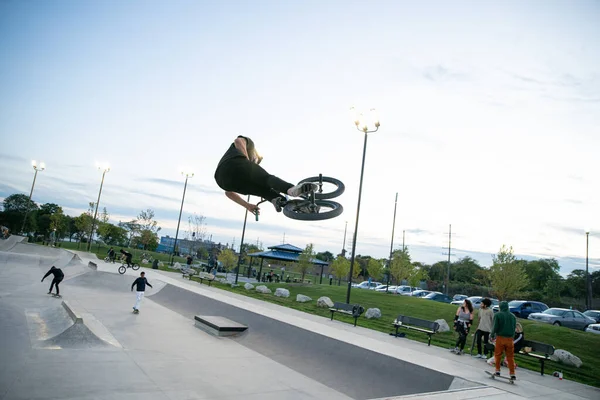 Detroit Michigan Usa 2019 Biker Und Skater Üben Tricks Der — Stockfoto