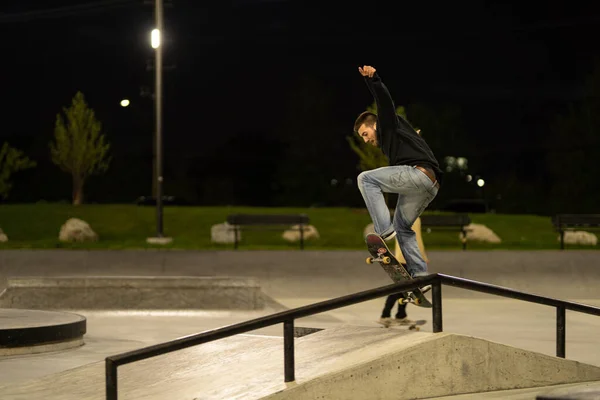 Detroit Michigan Eua 2019 Skaters Praticam Seus Truques Parque Skate — Fotografia de Stock