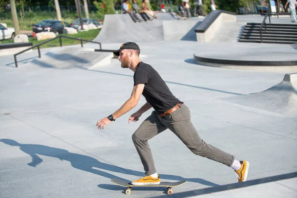 Detroit Michigan Usa 2019 Skejťáci Cvičí Triky Svých Skateboardech Slunečného — Stock fotografie