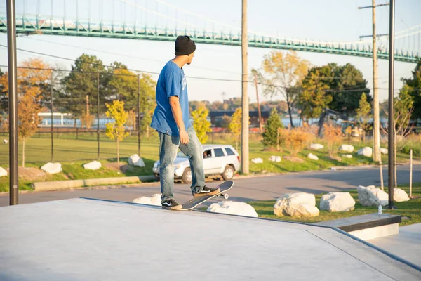 Detroit Michigan Usa 2019 Skater Und Biker Beim Üben Skatepark — Stockfoto