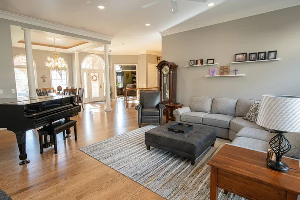 Intérieur Hôtel Luxe Avec Parquet Table — Photo