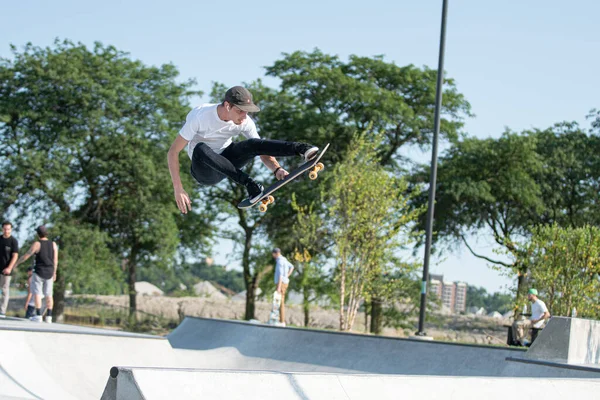 Detroit Michigan Eua 2019 Skaters Praticam Seus Truques Skate Parque — Fotografia de Stock