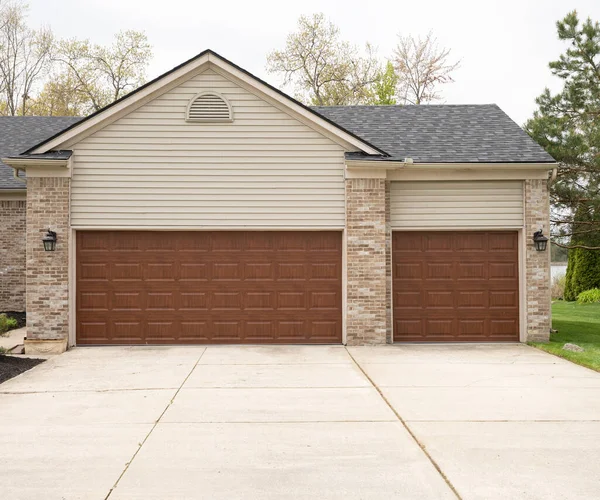 Nouvelle Porte Garage Été Installée — Photo