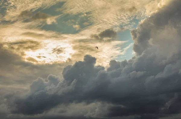 Céu Dramático Com Nuvens Sol — Fotografia de Stock