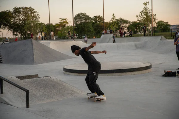 Detroit Michigan Amerika Serikat 2019 Skaters Berlatih Trik Saat Matahari — Stok Foto