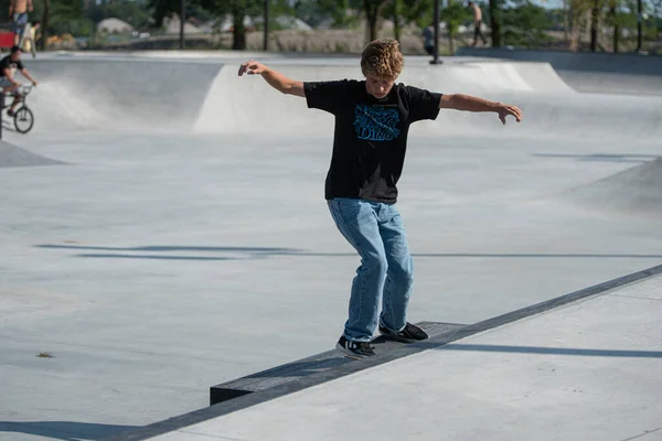 Detroit Michigan Eua 2019 Skaters Praticam Seus Truques Skate Parque — Fotografia de Stock