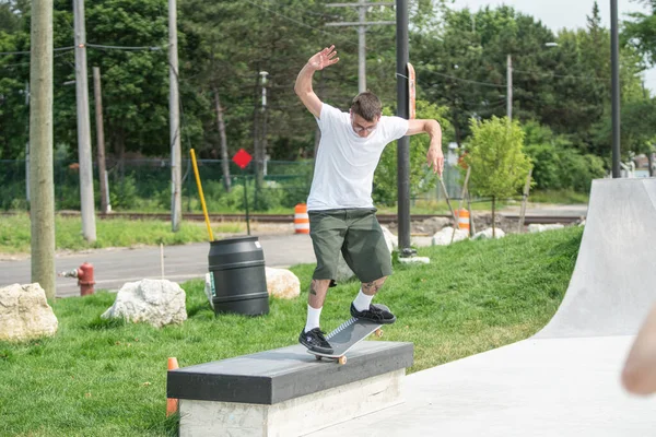 Detroit Michigan Usa 2019 Skateboardisté Procvičují Své Dovednosti Slunečného Dne — Stock fotografie