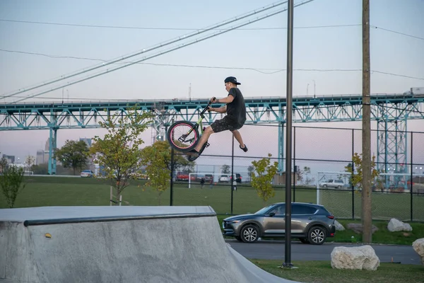 Detroit Michigan Usa 2019 Skaters Motorrijders Oefenen Trucs Detroit Als — Stockfoto