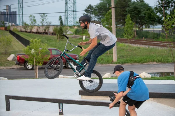 Detroit Michigan Usa 2019 Piloti Bmx Allenano Crepuscolo Detroit — Foto Stock