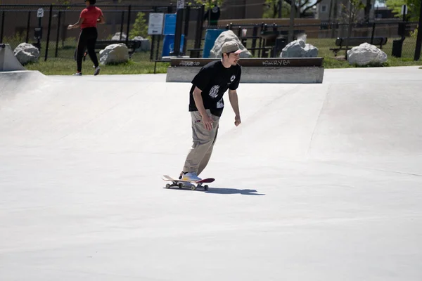 Детройт Штат Мичиган Сша Май 2020 Года Скейтбордисты Скейтбордисты Тренируются — стоковое фото