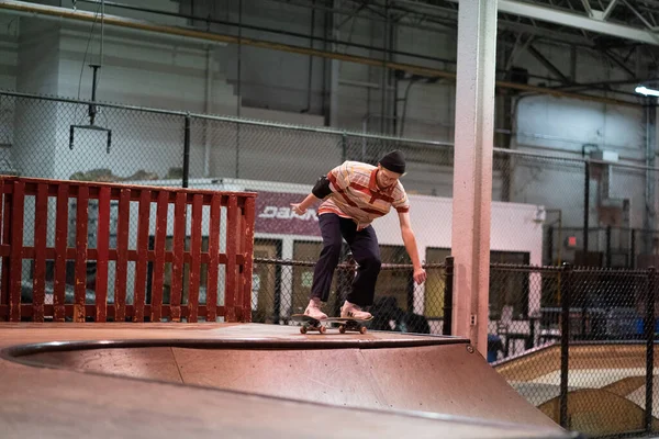 Detroit Michigan Usa 2019 Inline Bruslaři Skateboardisté Nacvičují Své Triky — Stock fotografie