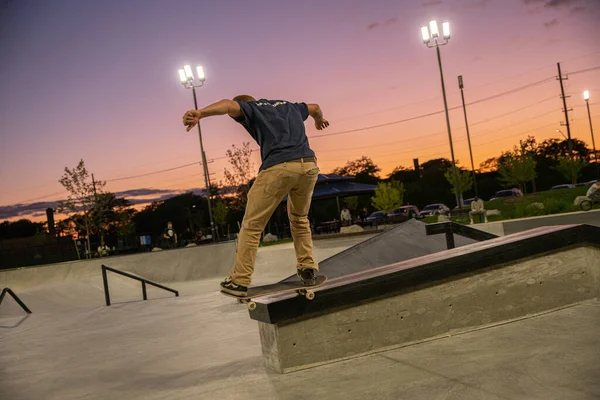 Detroit Michigan Usa 2019 Skater Und Bmx Fahrer Üben Tricks — Stockfoto