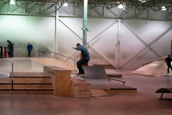 Detroit Michigan Usa 2019 Inlineskater Und Skateboarder Üben Ihre Tricks — Stockfoto