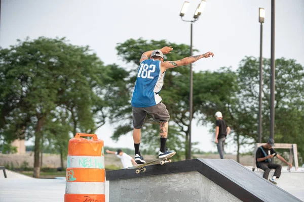 Detroit Michigan Usa 2019 Skater Üben Ihre Tricks Bei Sonnigem — Stockfoto