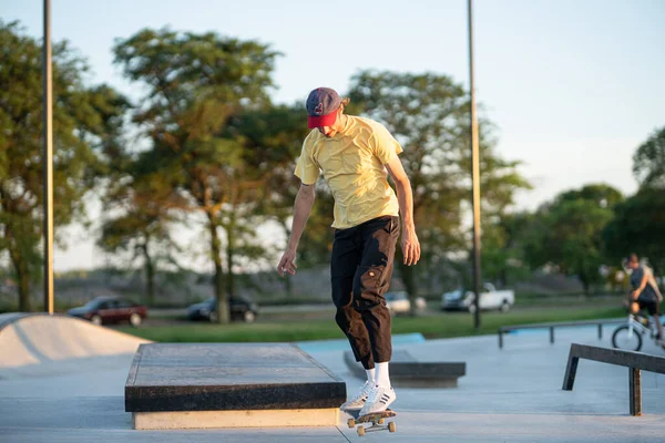 Detroit Michigan Usa 2019 Skaters Practicing Tricks Sunset Skate Park — Stock Photo, Image