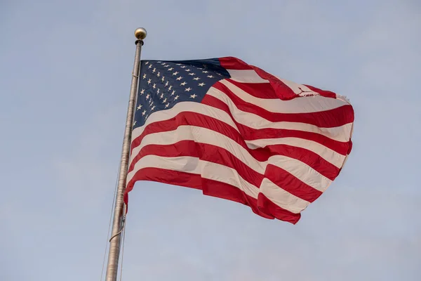 Bandera Americana Ondea Los Fuertes Vientos Del Verano — Foto de Stock