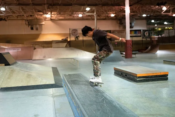 Royal Oak Michigan Patinadores Practicando Sus Trucos Modern Skate Park — Foto de Stock