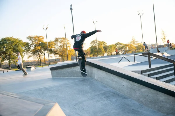 Detroit Michigan Usa 2019 Skater Und Biker Beim Üben Skatepark — Stockfoto