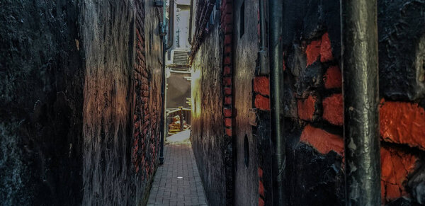 Long alley getting narrow background