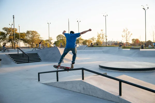 Detroit Michigan Usa 2019 Pattinatori Motociclisti Divertono Praticare Nello Skate — Foto Stock