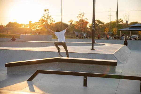 Detroit Michigan Usa 2019 Pattinatori Motociclisti Divertono Praticare Nello Skate — Foto Stock