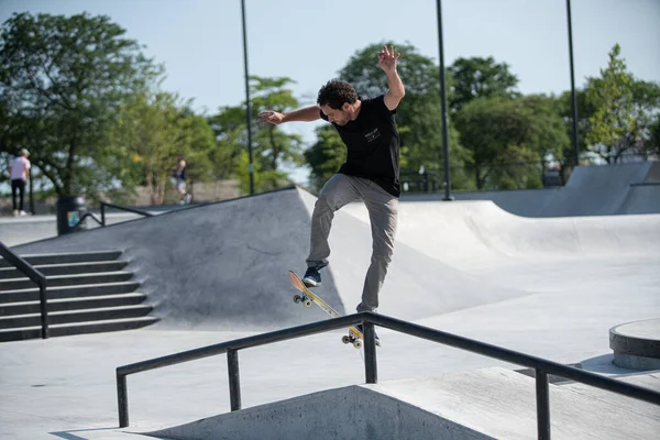 Detroit Michigan Usa 2019 Skridskoåkare Övar Sina Skateboardtrick Detroit Skatepark — Stockfoto