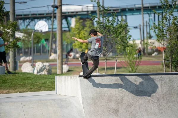 Detroit Michigan Usa 2019 Skater Üben Ihre Skateboard Tricks Skatepark — Stockfoto