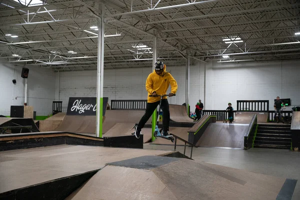 Royal Oak Michigan Usa Young Teenagers Bikers Skaters Practice Tricks — Stock Photo, Image