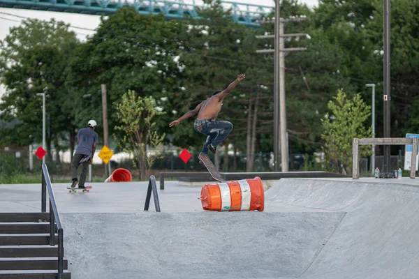 Detroit Michigan Usa 2019 Skater Üben Tricks Auf Skateboards Der — Stockfoto