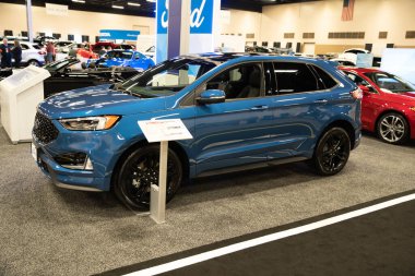 Toledo, Ohio, ABD - 02.07.2020: Büyük Toledo Otomobil Fuarı 2020, The Blade tarafından sunuldu, en yeni araç modelleri ve otomotiv teknolojisinde son gelişmeler.