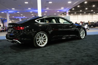 Novi, Michigan, ABD - 01.04.2020: Güneydoğu Michigan Otomobil Fuarı ve 2020 otomobil ve kamyonun tamamı.