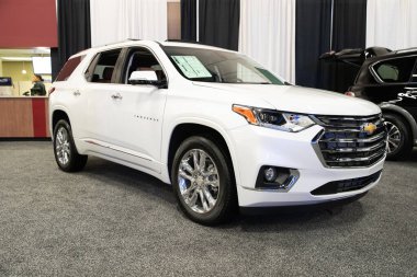 Toledo, Ohio, ABD - 02.07.2020: Büyük Toledo Otomobil Fuarı 2020, The Blade tarafından sunuldu, en yeni araç modelleri ve otomotiv teknolojisinde son gelişmeler.