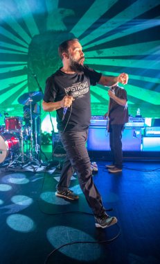 Detroit, Michigan, ABD - 10.20.2018: Clutch özel konuk Sevendust ve açılış grubu Tyler Bryant ve the Shakedown ile Detroit Fillmore 'da canlı performans sergiliyor