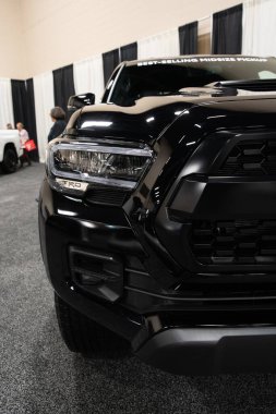 Toledo, Ohio, ABD - 02.07.2020: Büyük Toledo Otomobil Fuarı 2020, The Blade tarafından sunuldu, en yeni araç modelleri ve otomotiv teknolojisinde son gelişmeler.