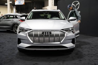 Novi, Michigan, ABD - 01.04.2020: Güneydoğu Michigan Otomobil Fuarı ve 2020 otomobil ve kamyonun tamamı.