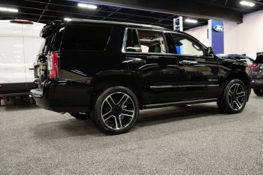Toledo, Ohio, ABD - 02.07.2020: Büyük Toledo Otomobil Fuarı 2020, The Blade tarafından sunuldu, en yeni araç modelleri ve otomotiv teknolojisinde son gelişmeler.