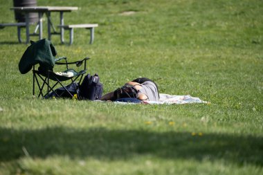 Harrison Township, Michigan, ABD - 20 Mayıs 2020: Covid-19 Corona Virüsü sırasında Michigan Metro Parkı etkinliği.