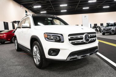 Toledo, Ohio, ABD - 02.07.2020: Büyük Toledo Otomobil Fuarı 2020, The Blade tarafından sunuldu, en yeni araç modelleri ve otomotiv teknolojisinde son gelişmeler.