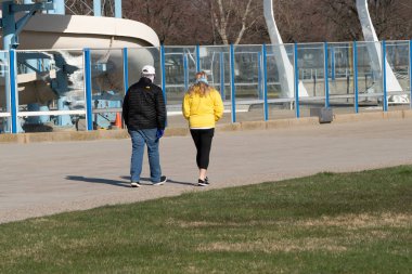 Harrison Township, Michigan / ABD - 19 Nisan 2020: Corona Virüsü sırasında Michigan Metro Parkı etkinliği.
