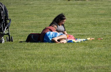 Harrison Township, Michigan, ABD - 31 Mayıs 2020: Covid-19 Corona Virüsü sırasında Michigan Metro Parkı etkinliği.