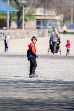 Harrison Township, Michigan, ABD - 06 Mayıs 2020: Covid-19 Corona Virüsü sırasında Michigan Metro Parkı etkinliği.